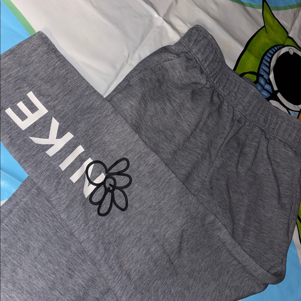 Nike Gray and Black Jogger Pants Set and two other - Picture 3 of 7